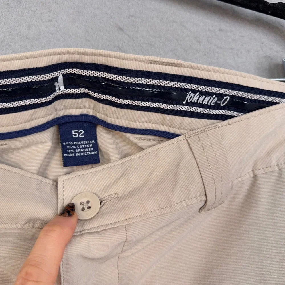 Johnnie-O Shorts Mens 52 Beige Performance Stretch Golf Preppy Casual